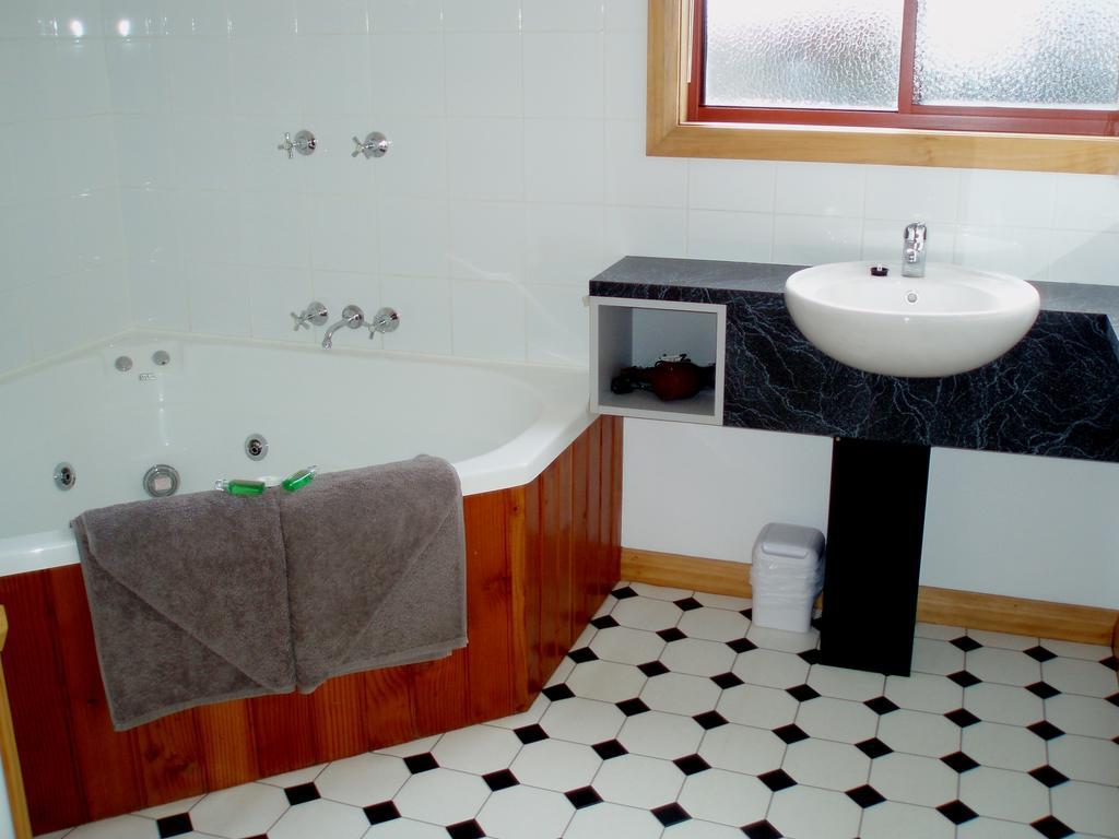 Highland Cabins And Cottages At Bronte Park Room photo